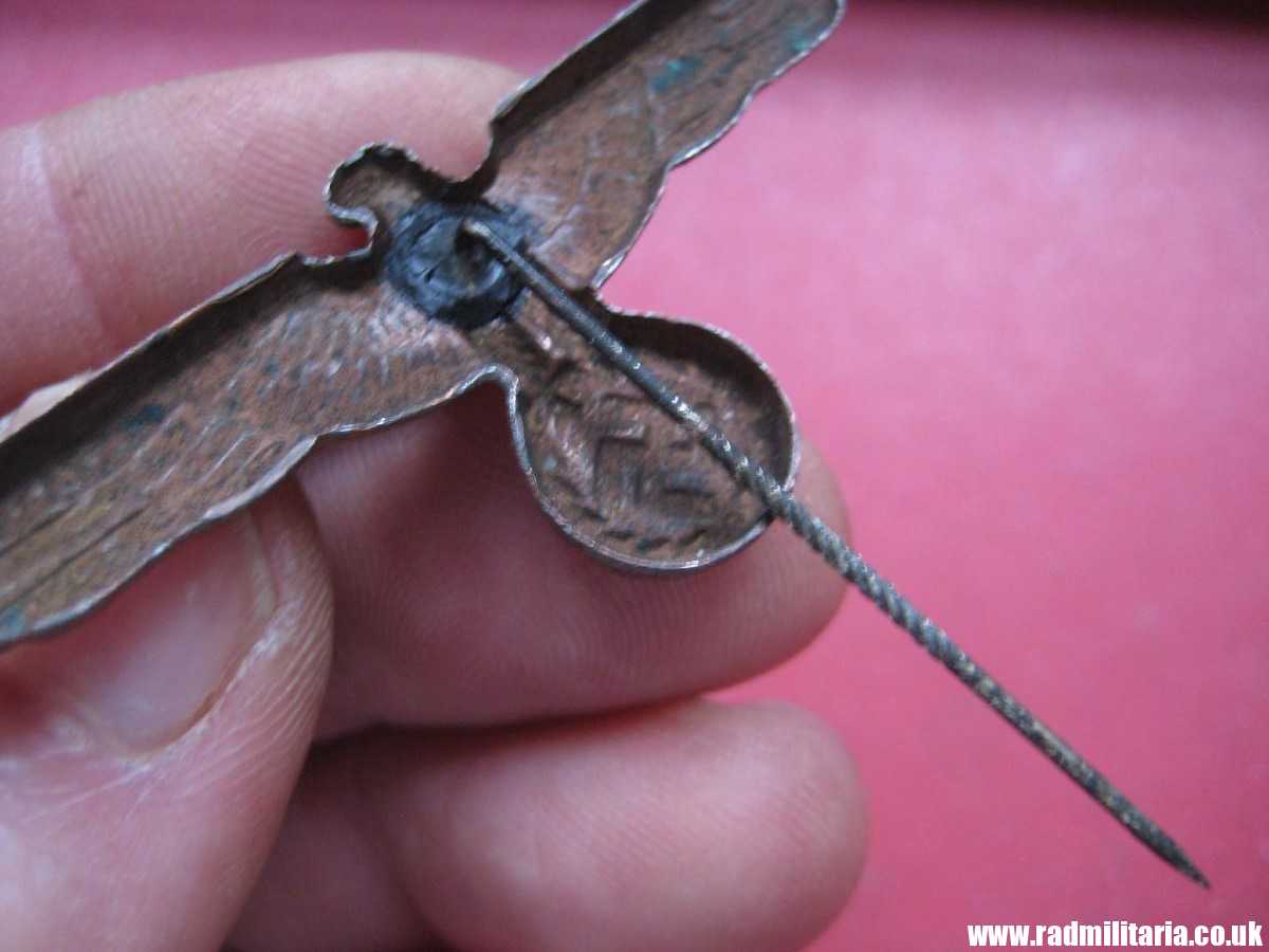 & original German KRIEGSMARINE EAGLE BADGE - gold color CAP BADGE in good condition. - Image 17
