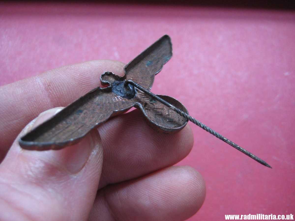 & original German KRIEGSMARINE EAGLE BADGE - gold color CAP BADGE in good condition. - Image 18