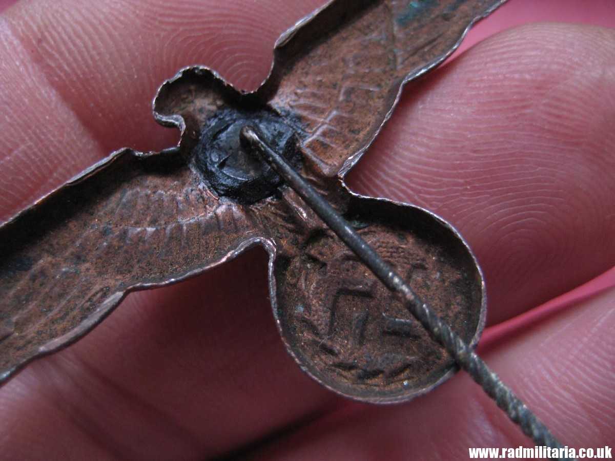 & original German KRIEGSMARINE EAGLE BADGE - gold color CAP BADGE in good condition. - Image 19