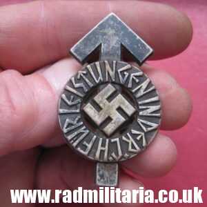 & WW2 German HitlerJugend BADGE - FUR LEISTUNGEN in DER H.J. - maker: RZM M1/101