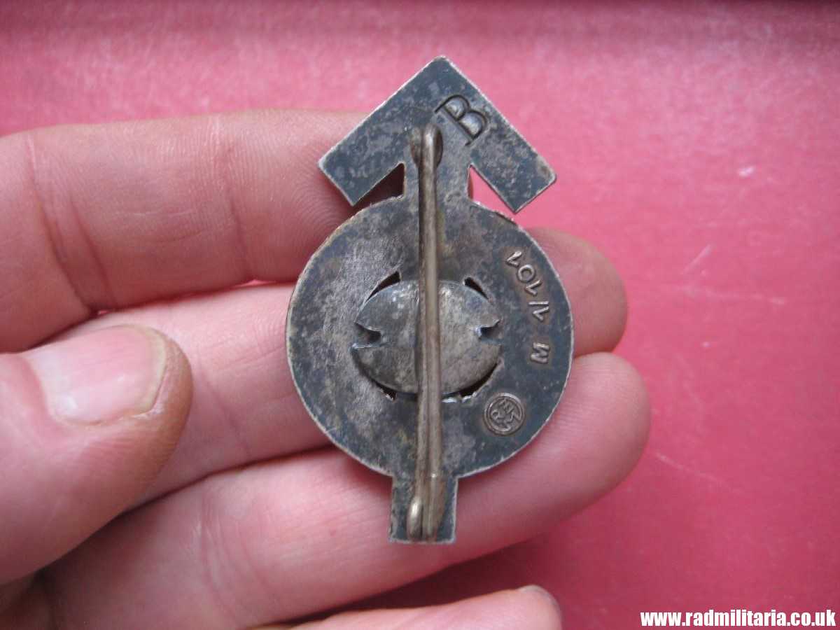& WW2 German HitlerJugend BADGE - FUR LEISTUNGEN in DER H.J. - maker: RZM M1/101 - Image 8