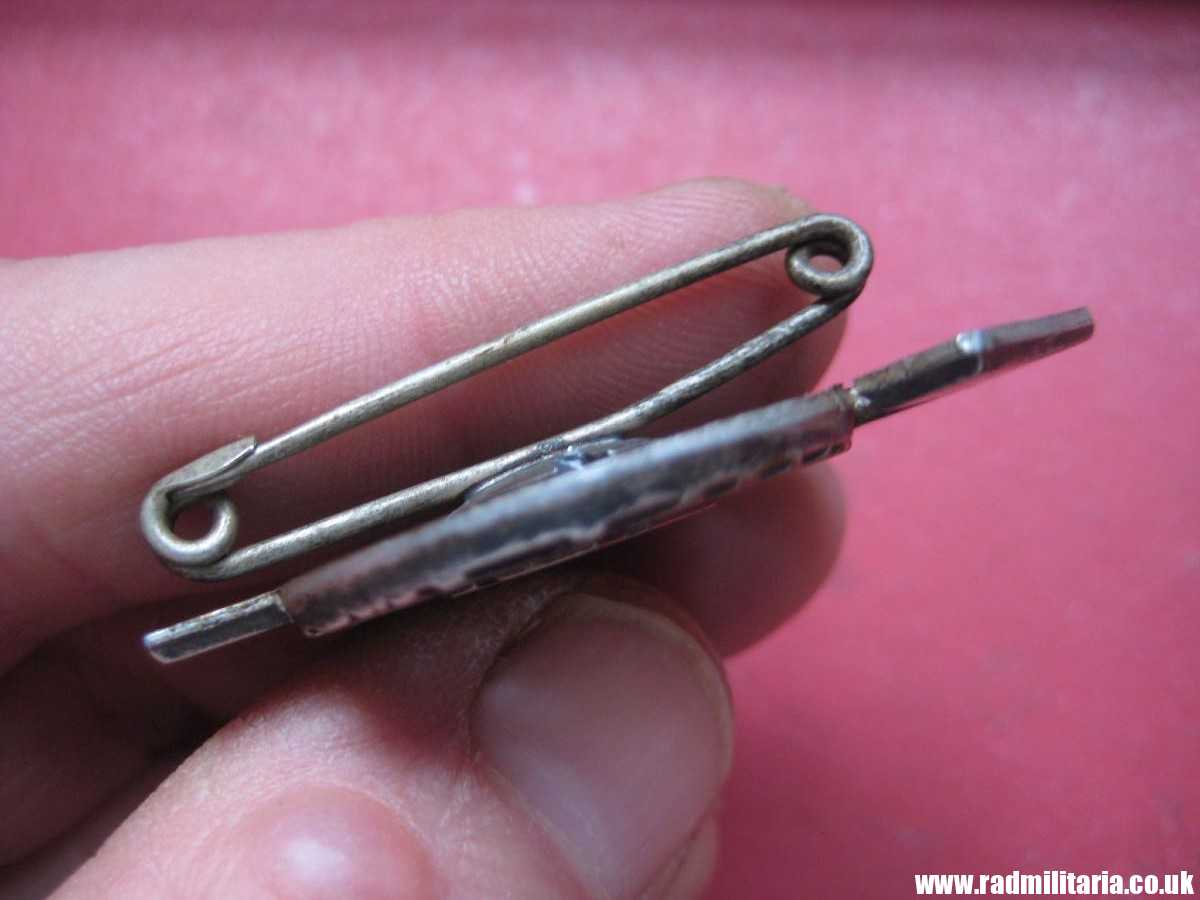 & WW2 German HitlerJugend BADGE - FUR LEISTUNGEN in DER H.J. - maker: RZM M1/101 - Image 9