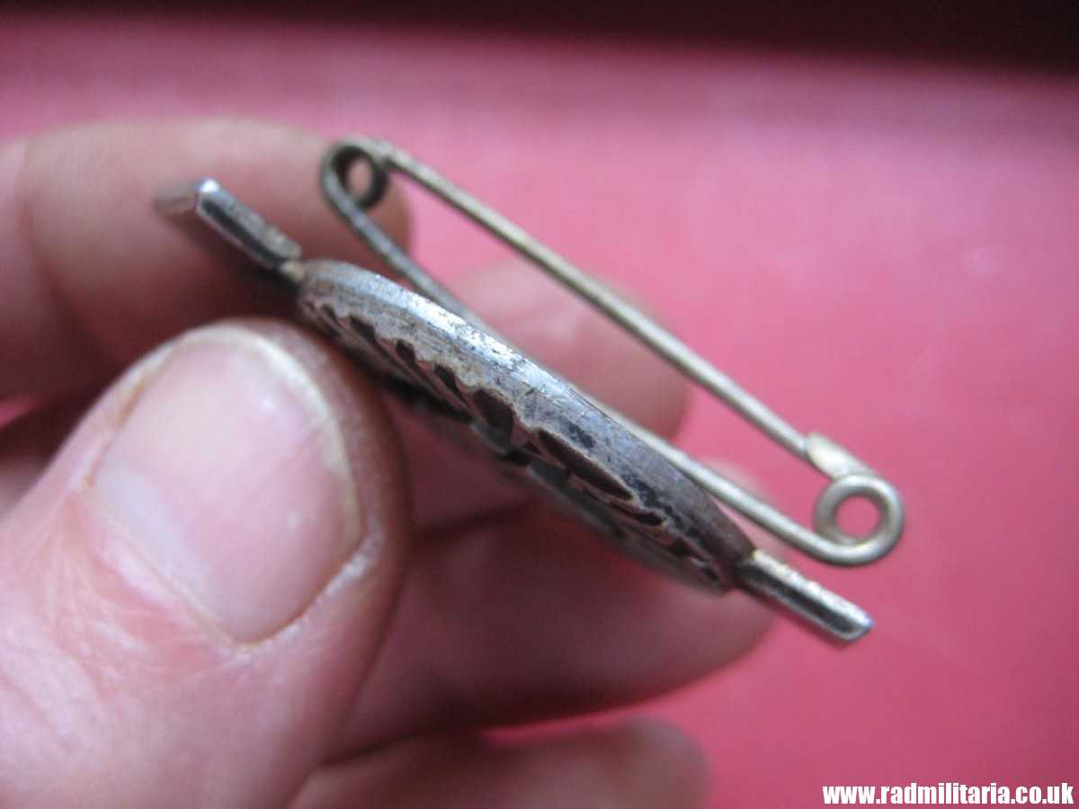 & WW2 German HitlerJugend BADGE - FUR LEISTUNGEN in DER H.J. - maker: RZM M1/101 - Image 11