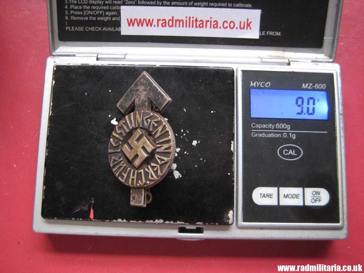 & WW2 German HitlerJugend BADGE - FUR LEISTUNGEN in DER H.J. - maker: RZM M1/101 - Image 13