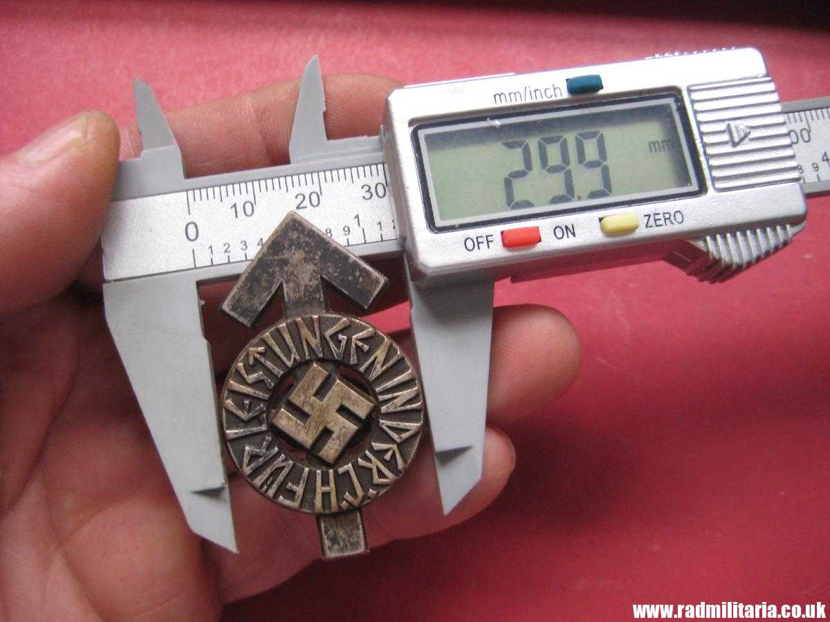 & WW2 German HitlerJugend BADGE - FUR LEISTUNGEN in DER H.J. - maker: RZM M1/101 - Image 15
