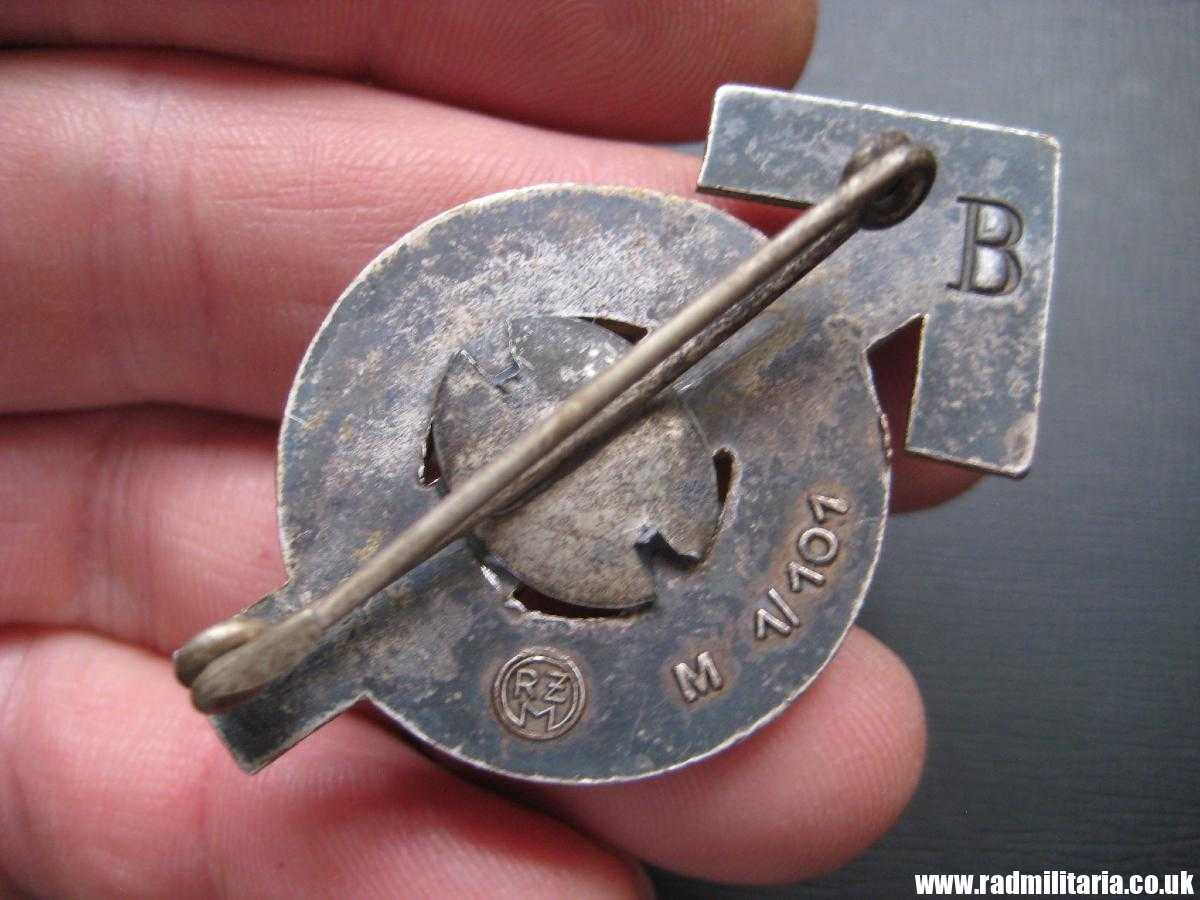 & WW2 German HitlerJugend BADGE - FUR LEISTUNGEN in DER H.J. - maker: RZM M1/101 - Image 4