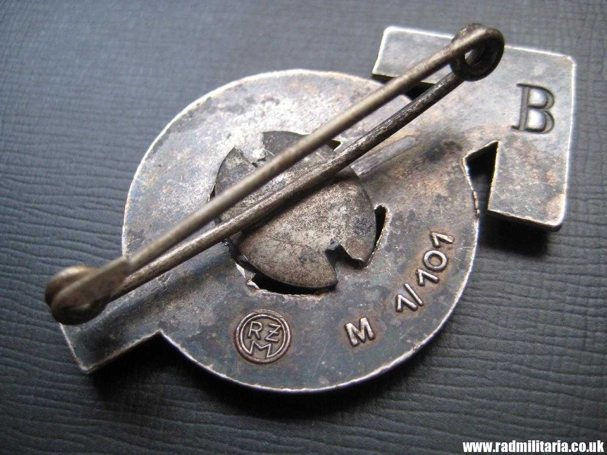 & WW2 German HitlerJugend BADGE - FUR LEISTUNGEN in DER H.J. - maker: RZM M1/101 - Image 17