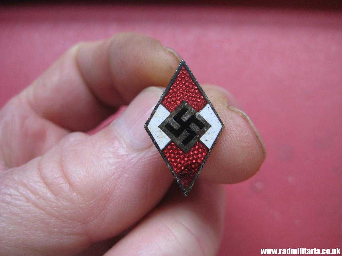 & WW2 German HJ knife ENAMEL BADGE - HitlerJugend. RZM M1/15. Genuine badge ! - Image 2