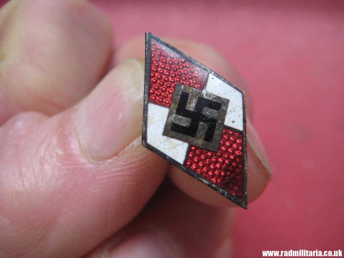 & WW2 German HJ knife ENAMEL BADGE - HitlerJugend. RZM M1/15. Genuine badge ! - Image 5