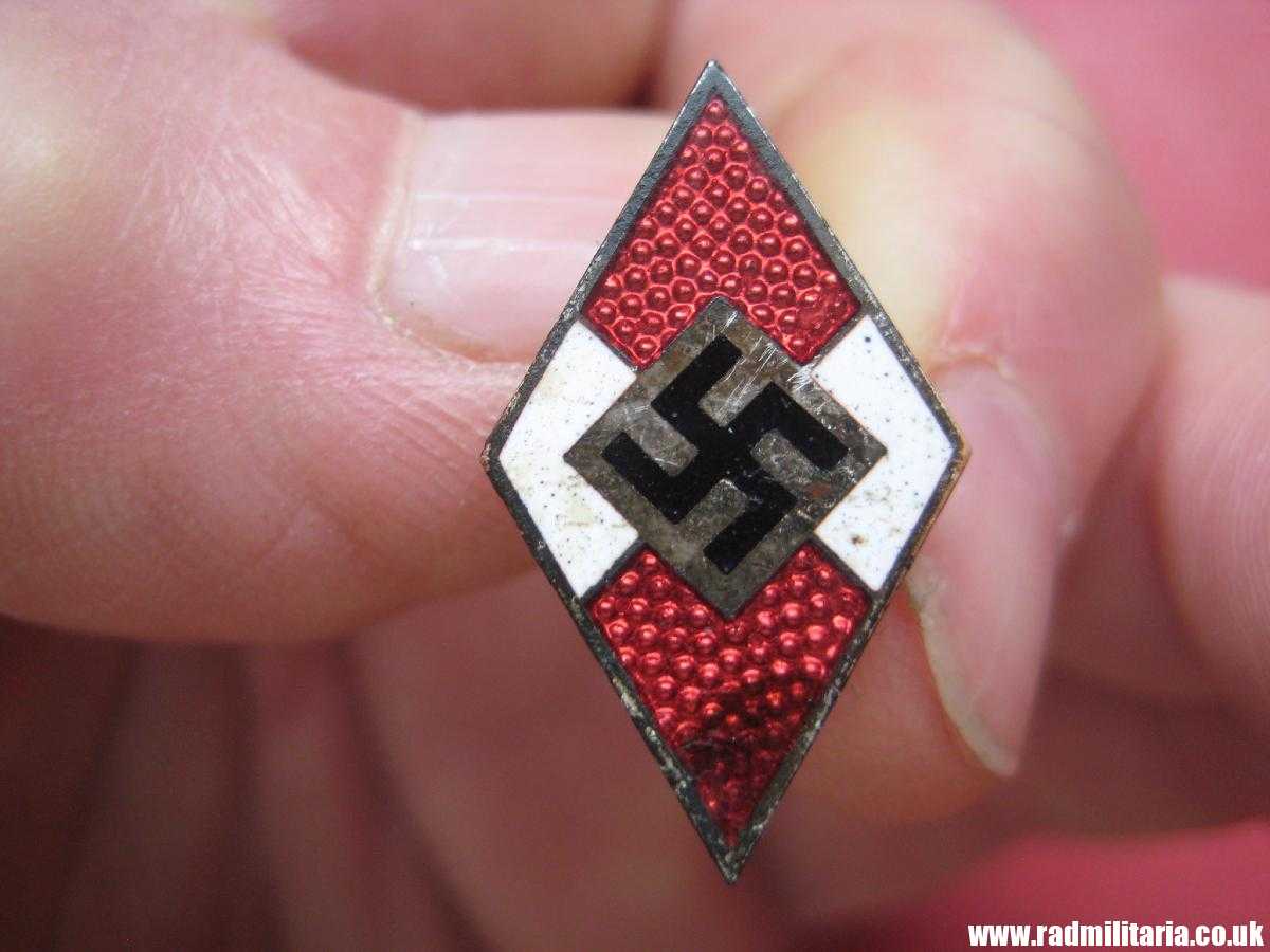 & WW2 German HJ knife ENAMEL BADGE - HitlerJugend. RZM M1/15. Genuine badge !