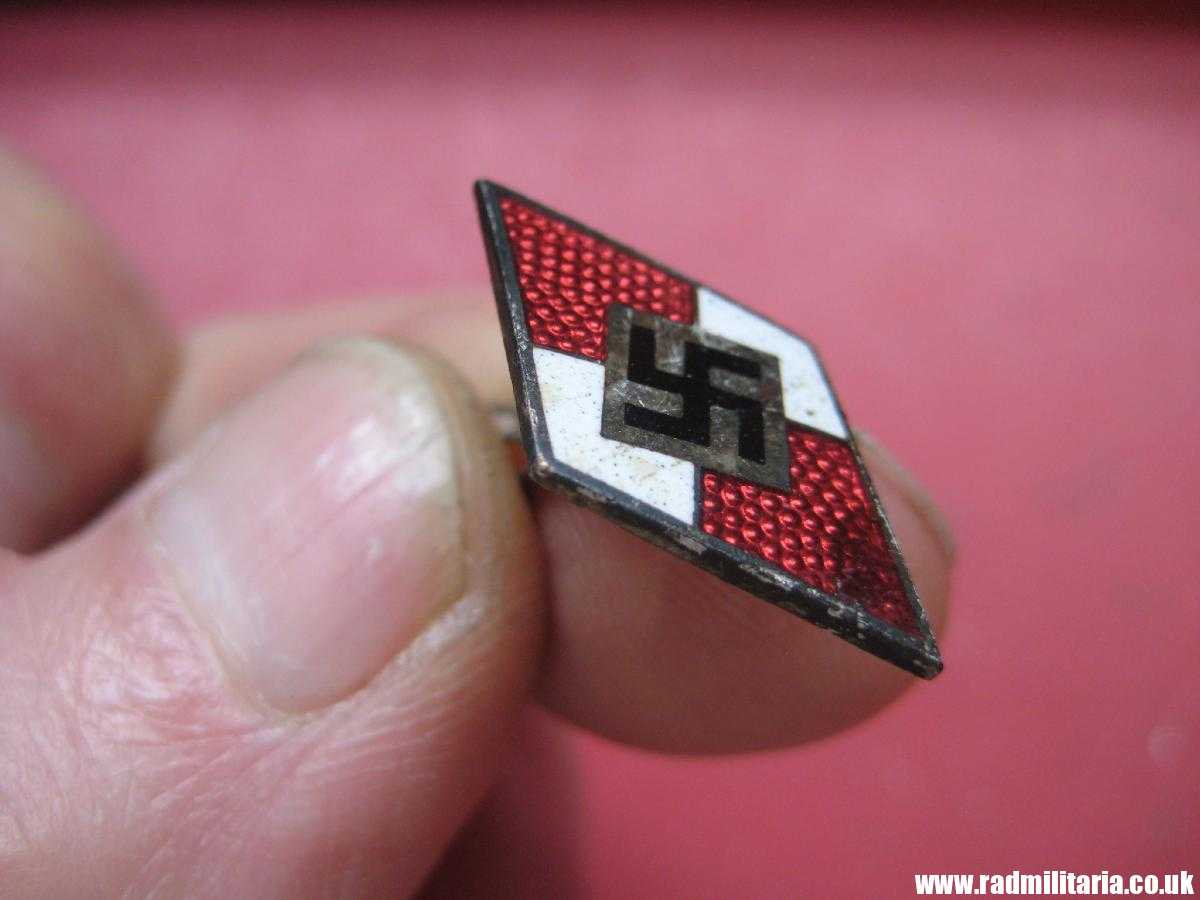 & WW2 German HJ knife ENAMEL BADGE - HitlerJugend. RZM M1/15. Genuine badge ! - Image 7