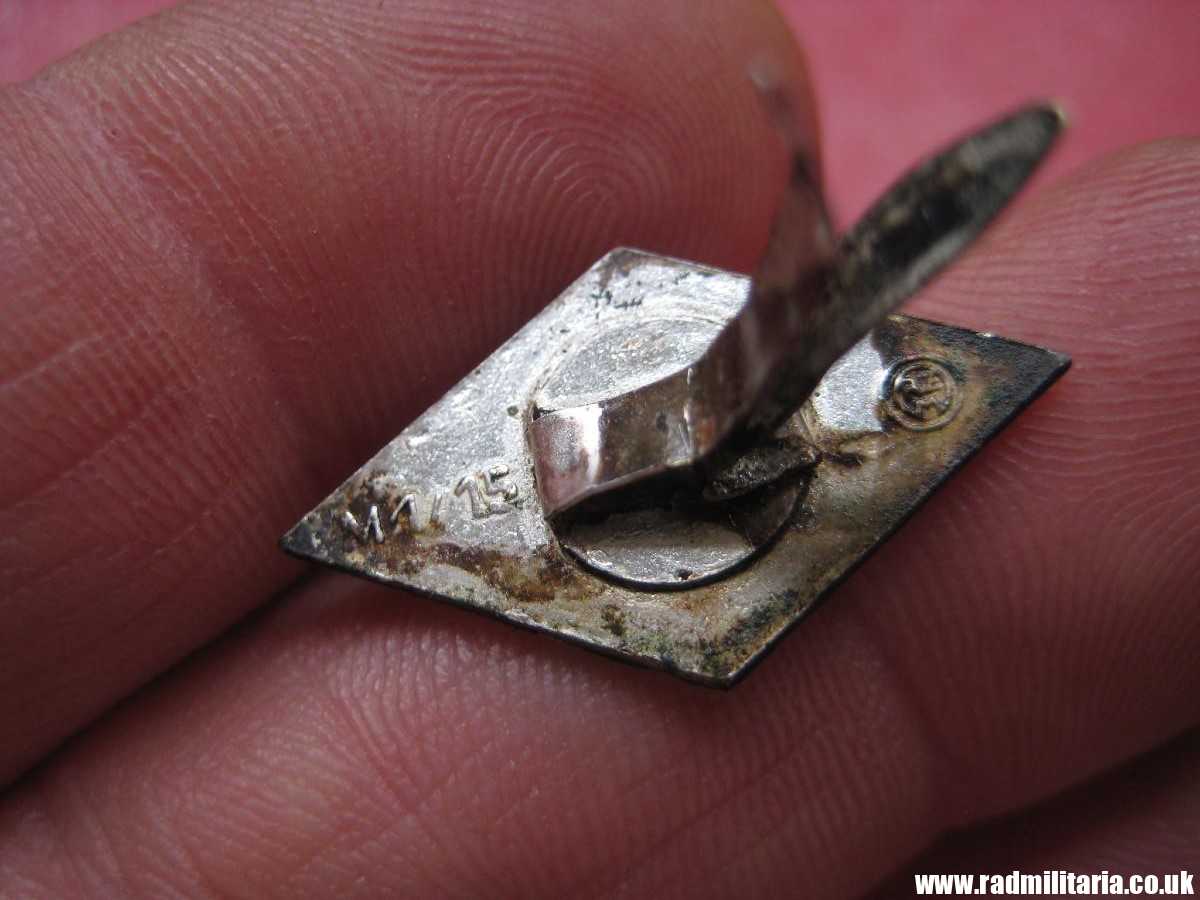 & WW2 German HJ knife ENAMEL BADGE - HitlerJugend. RZM M1/15. Genuine badge ! - Image 9