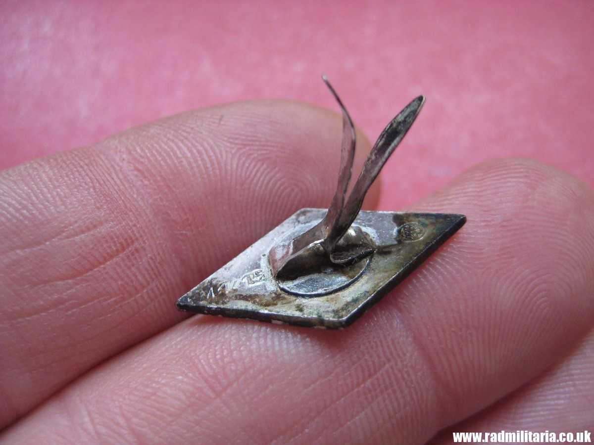 & WW2 German HJ knife ENAMEL BADGE - HitlerJugend. RZM M1/15. Genuine badge ! - Image 3