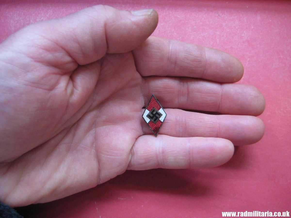 & WW2 German HJ knife ENAMEL BADGE - HitlerJugend. RZM M1/15. Genuine badge ! - Image 8