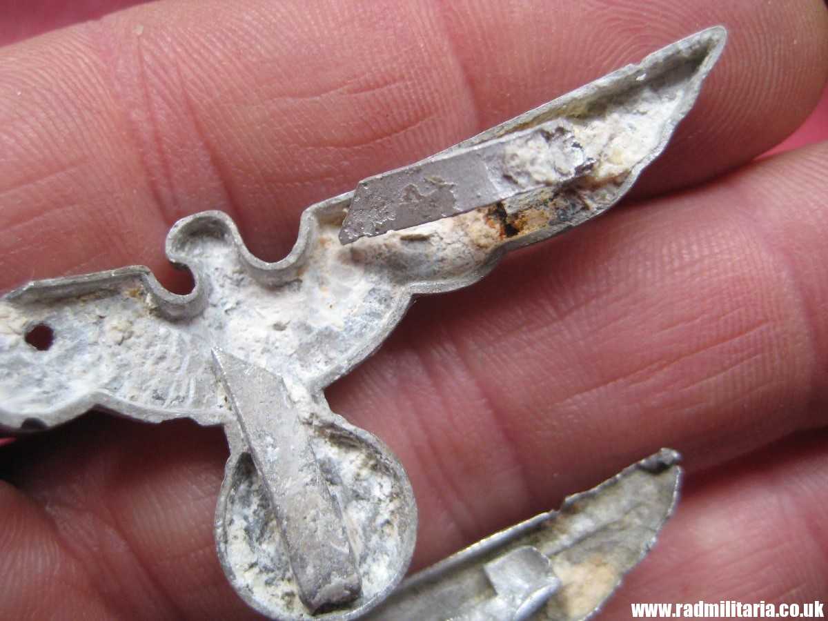 & WW2 genuine German EAGLE CAP BADGES in poor condition - SET of 2 - metal detecting find. - Image 11