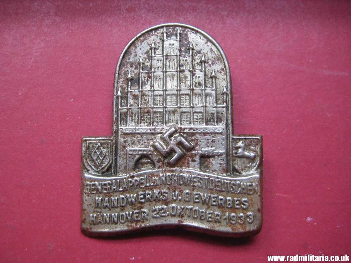 & WW2 German COMMEMORATIVE TINNIE BADGE - Hannover 1933.