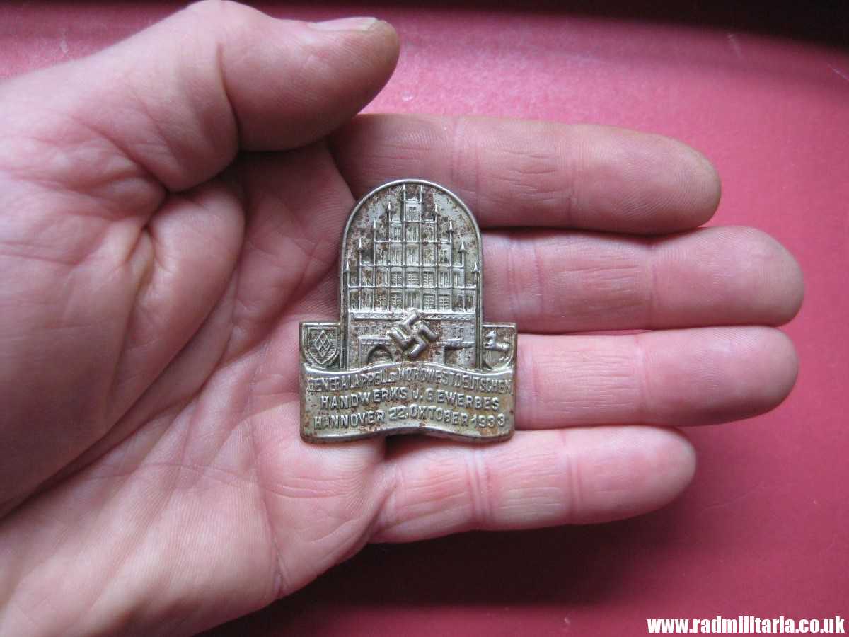 & WW2 German COMMEMORATIVE TINNIE BADGE - Hannover 1933. - Image 6
