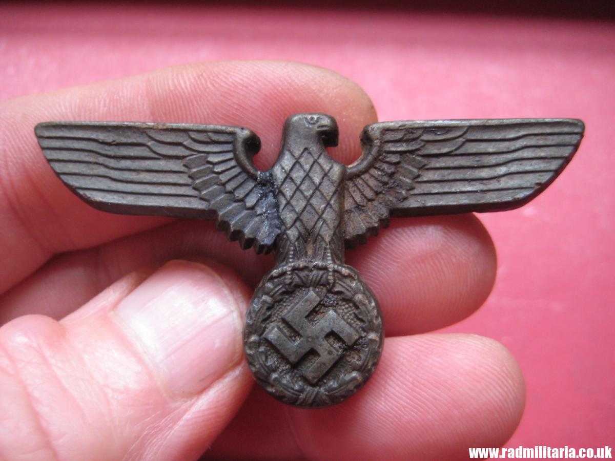 & WW2 Nazi German NSDAP eagle BADGE - zinc Cap Badge, marked: RZM M1/111 - repaired. - Image 3