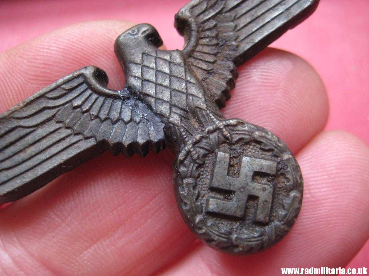 & WW2 Nazi German NSDAP eagle BADGE - zinc Cap Badge, marked: RZM M1/111 - repaired. - Image 6
