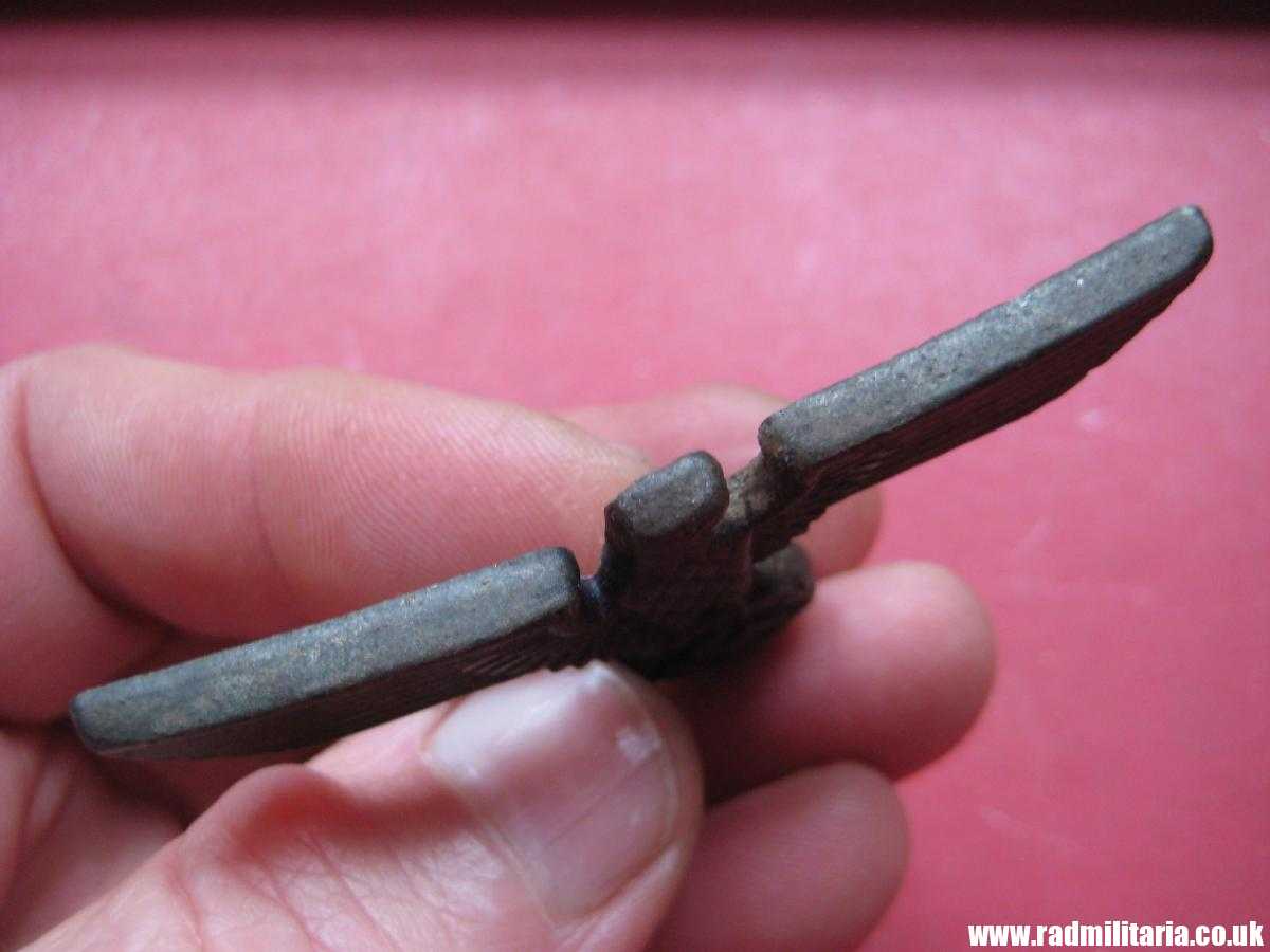 & WW2 Nazi German NSDAP eagle BADGE - zinc Cap Badge, marked: RZM M1/111 - repaired. - Image 9