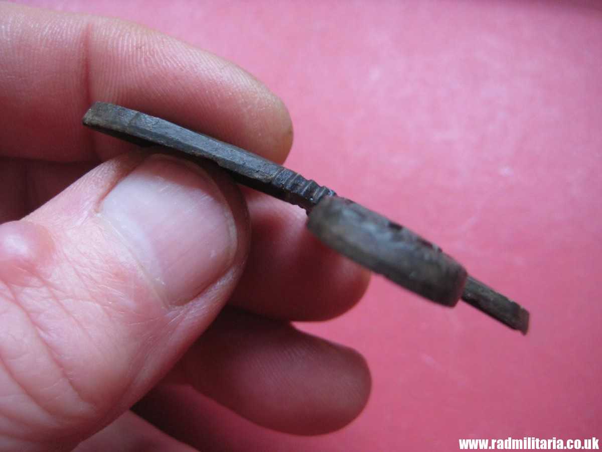 & WW2 Nazi German NSDAP eagle BADGE - zinc Cap Badge, marked: RZM M1/111 - repaired. - Image 10