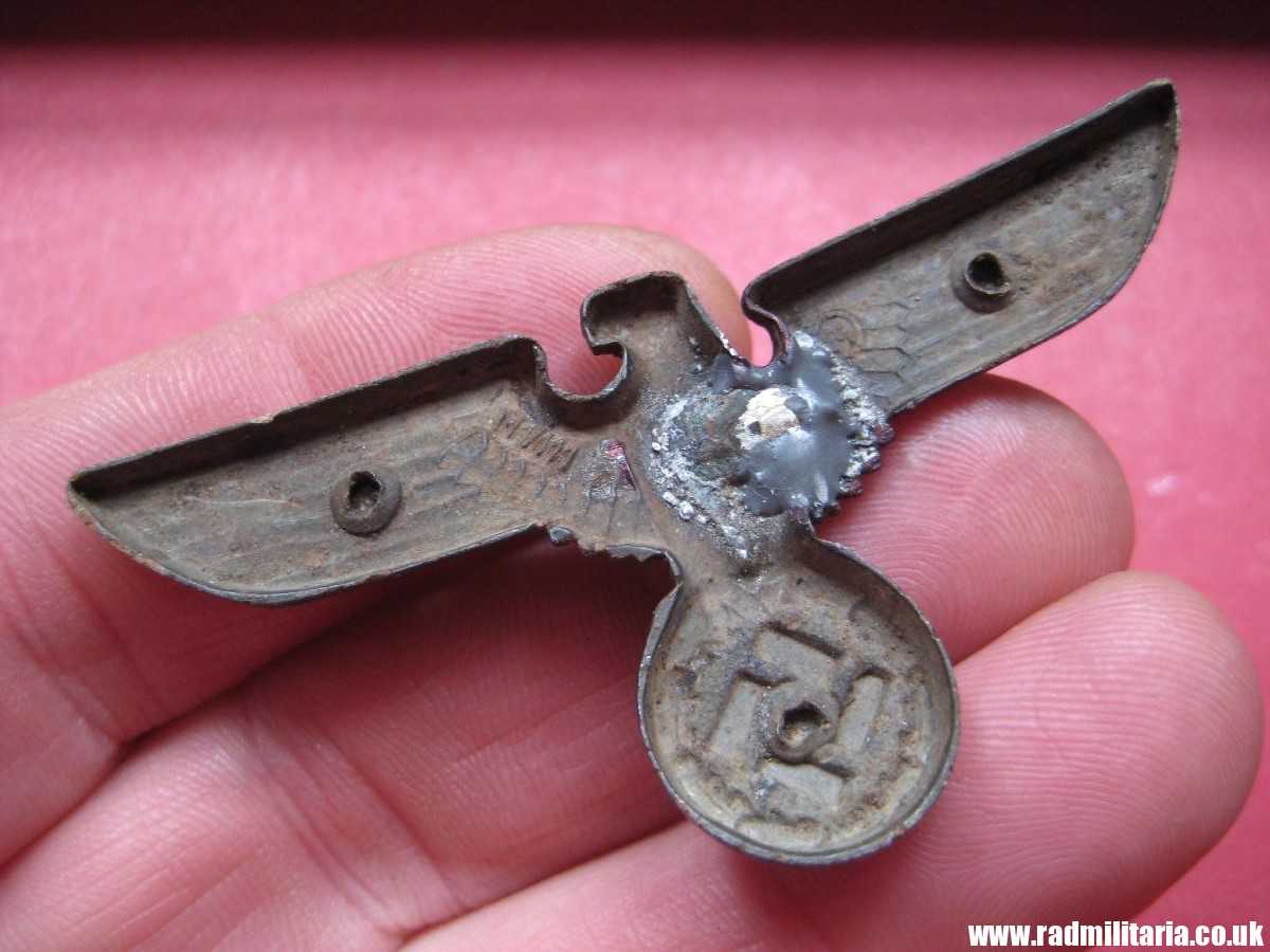 & WW2 Nazi German NSDAP eagle BADGE - zinc Cap Badge, marked: RZM M1/111 - repaired. - Image 4