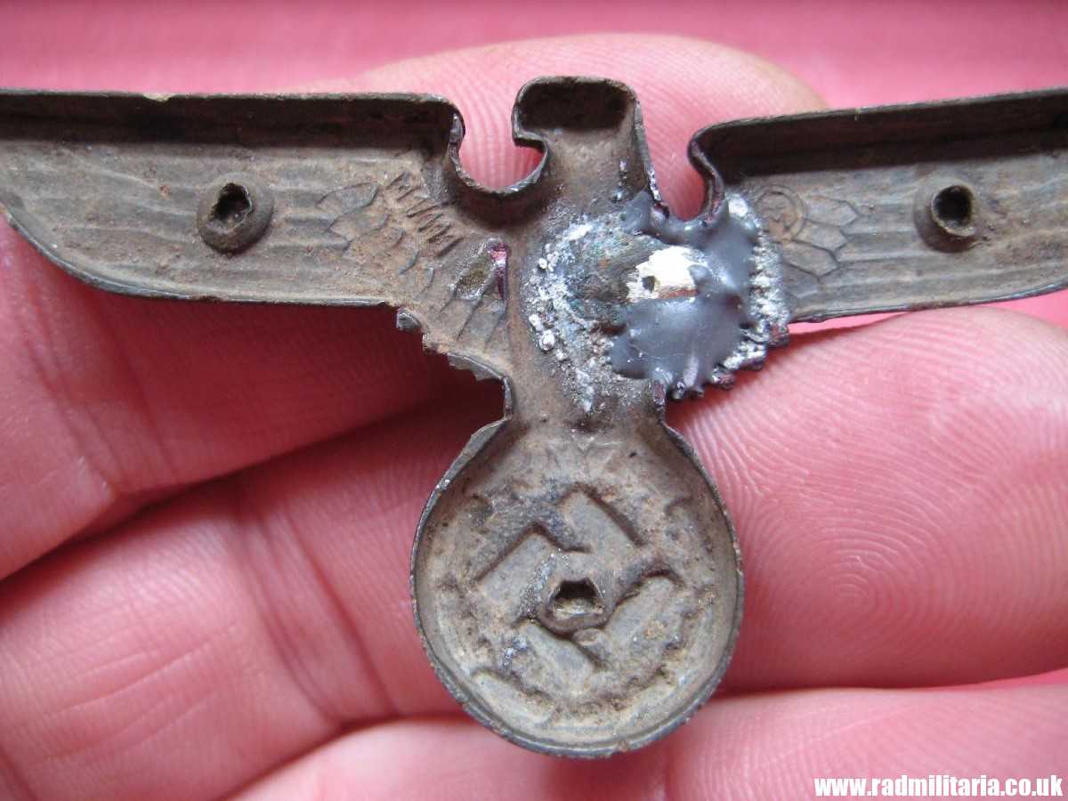& WW2 Nazi German NSDAP eagle BADGE - zinc Cap Badge, marked: RZM M1/111 - repaired. - Image 11