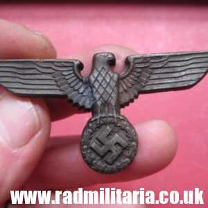 & WW2 Nazi German NSDAP eagle BADGE - zinc Cap Badge, marked: RZM M1/111 - repaired.