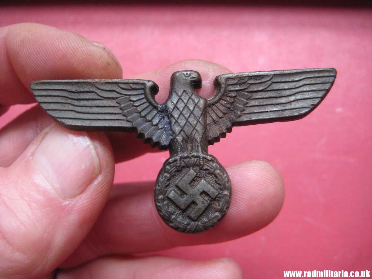 & WW2 Nazi German NSDAP eagle BADGE - zinc Cap Badge, marked: RZM M1/111 - repaired.