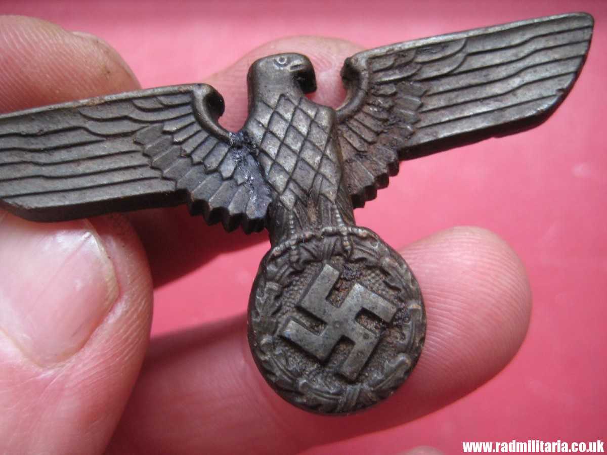 & WW2 Nazi German NSDAP eagle BADGE - zinc Cap Badge, marked: RZM M1/111 - repaired. - Image 15