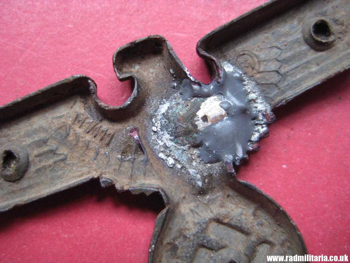 & WW2 Nazi German NSDAP eagle BADGE - zinc Cap Badge, marked: RZM M1/111 - repaired. - Image 16