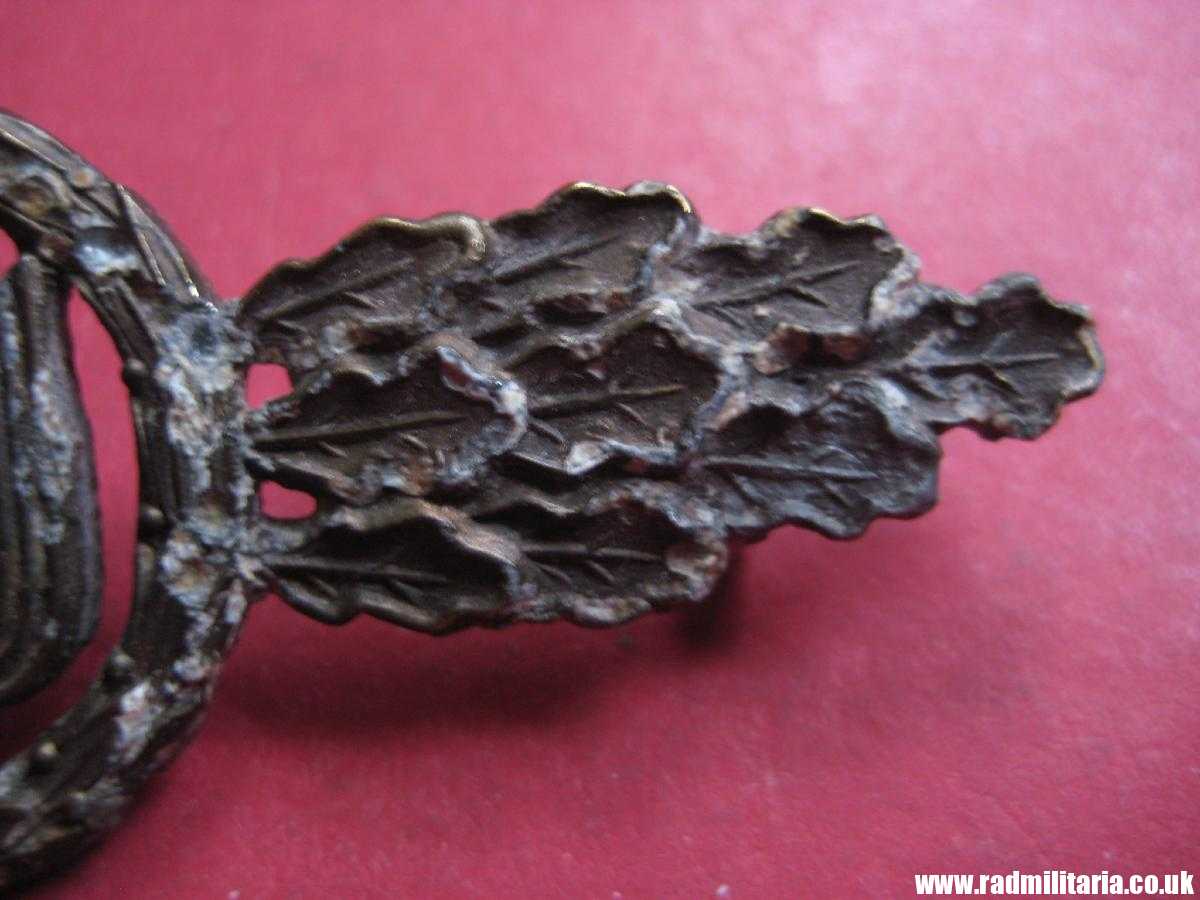 SOLD & WW2 original LUFTWAFFE BADGE: Squadron Clasp for Bomber Pilots, poor condition - metal detecting find..*****.. - Image 7