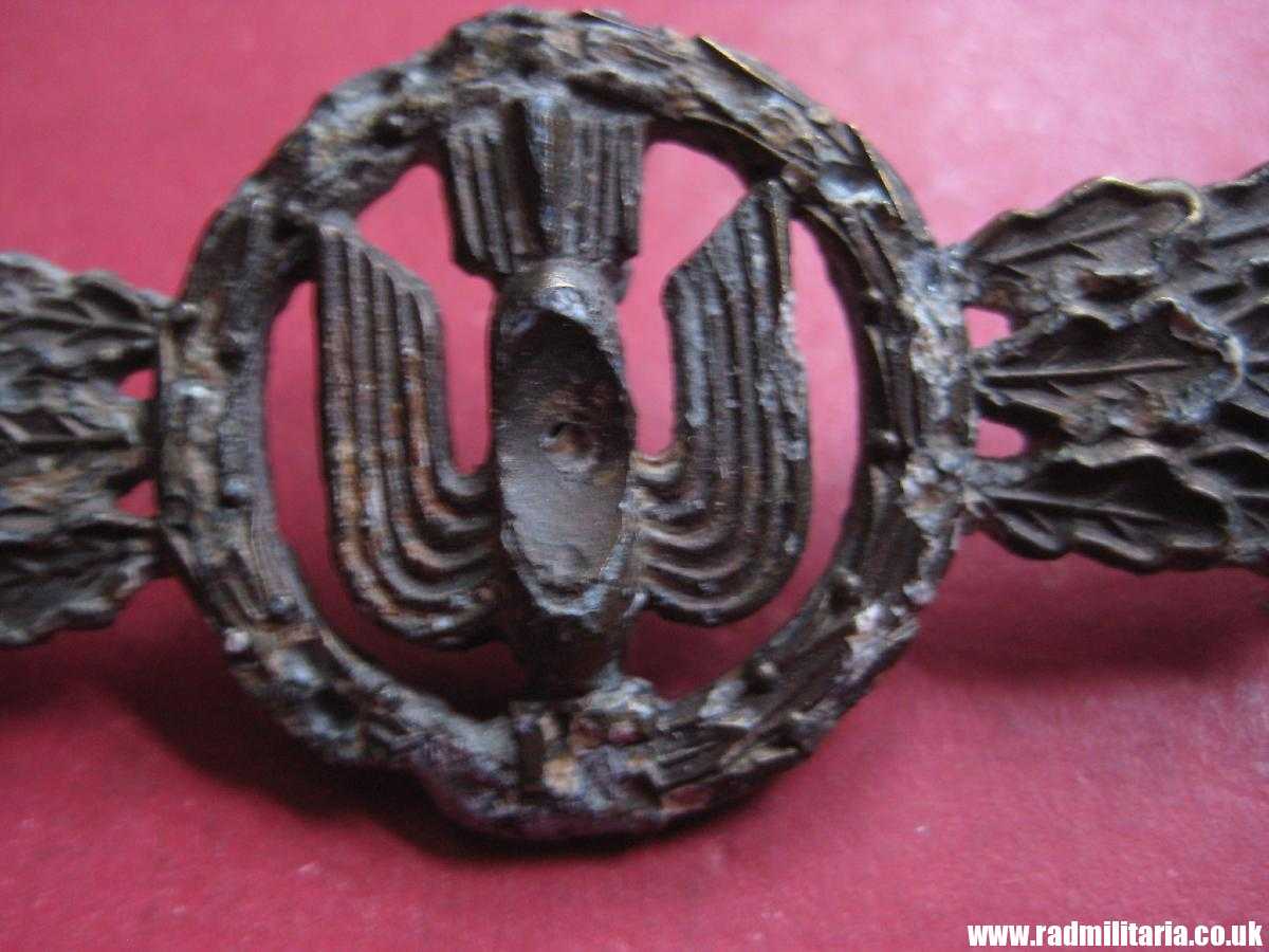 SOLD & WW2 original LUFTWAFFE BADGE: Squadron Clasp for Bomber Pilots, poor condition - metal detecting find..*****.. - Image 8