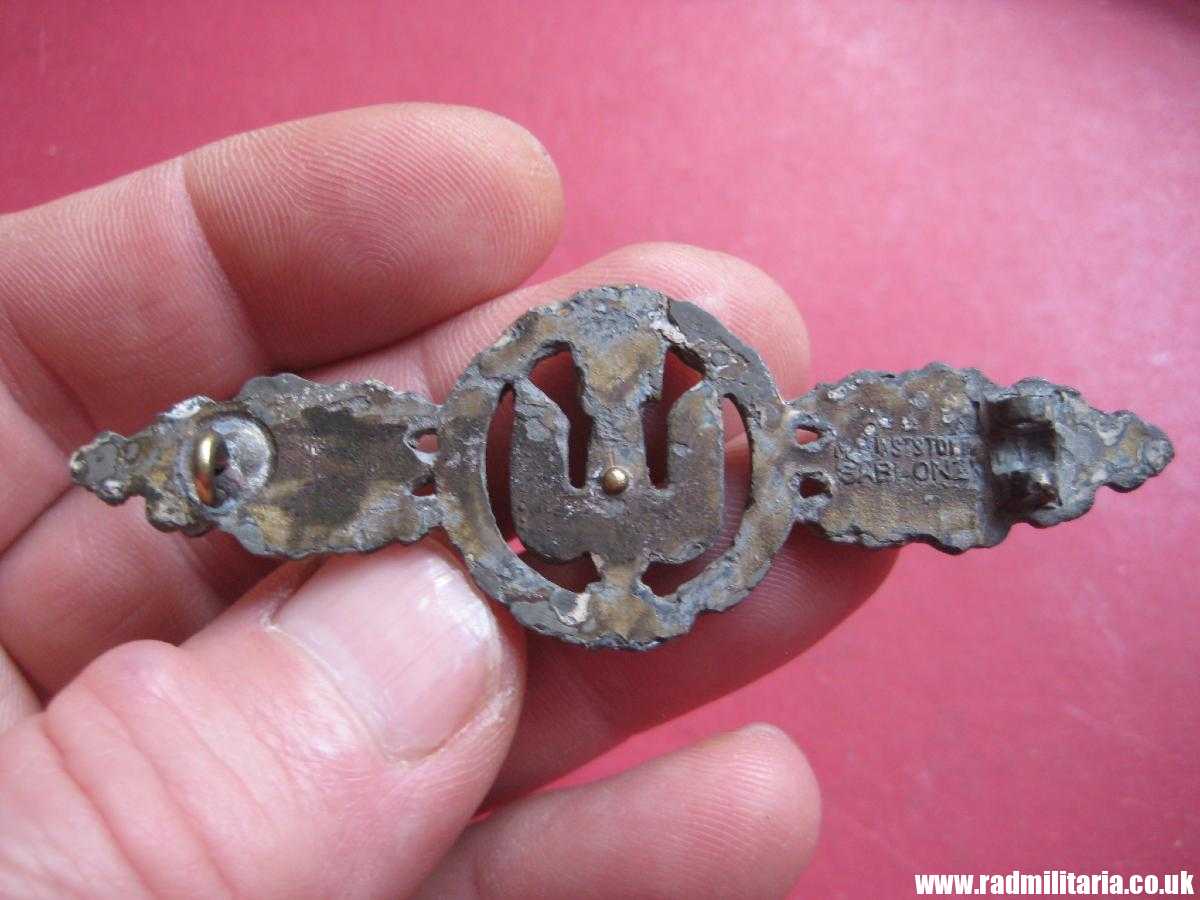 SOLD & WW2 original LUFTWAFFE BADGE: Squadron Clasp for Bomber Pilots, poor condition - metal detecting find..*****.. - Image 4