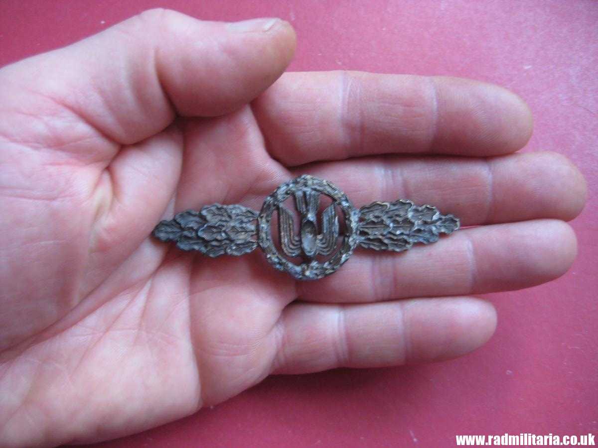 SOLD & WW2 original LUFTWAFFE BADGE: Squadron Clasp for Bomber Pilots, poor condition - metal detecting find..*****.. - Image 14
