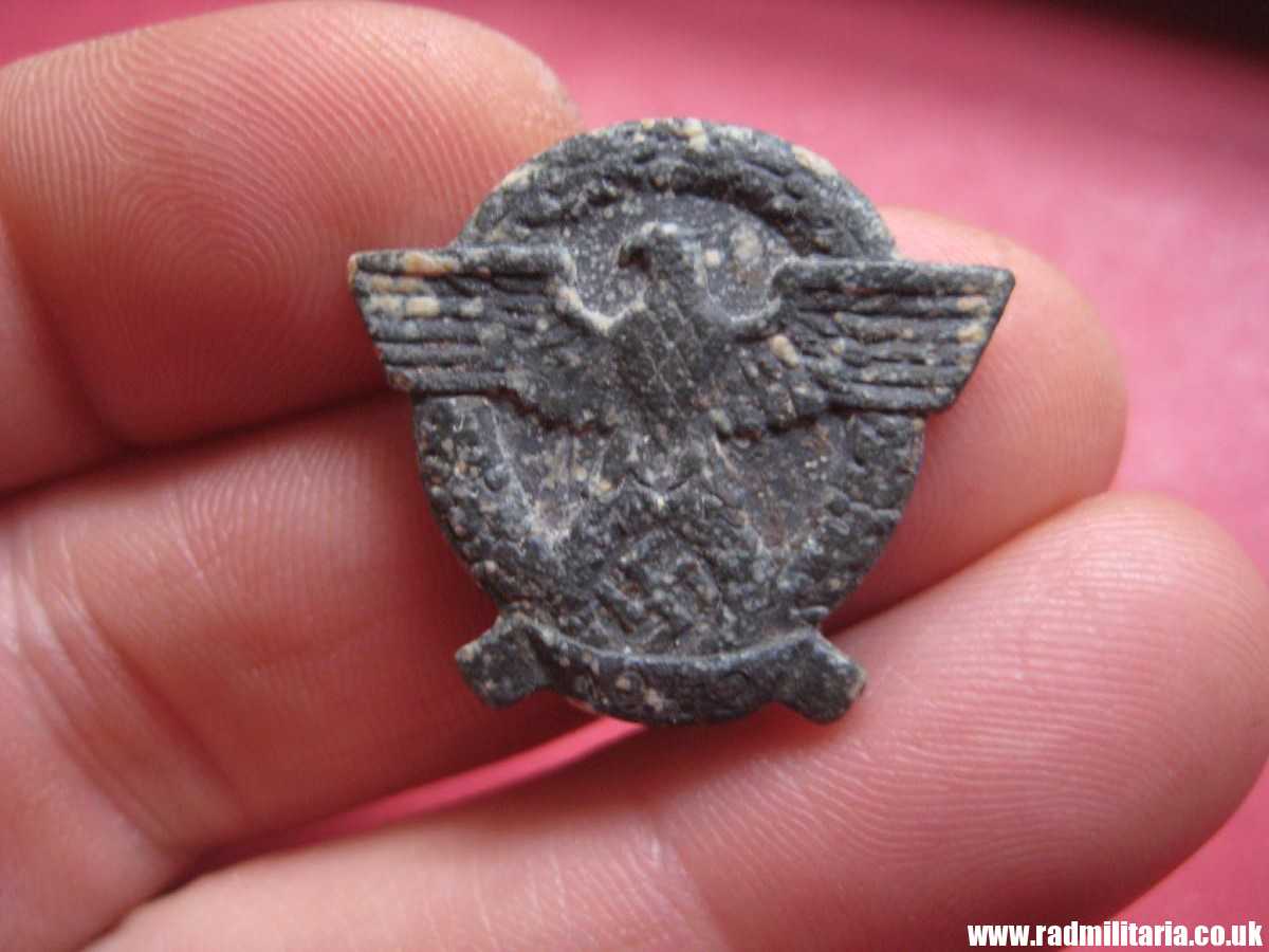 & WW2 small nazi GERMAN Police Eagle BADGE with date 1942 - metal detecting find. - Image 2