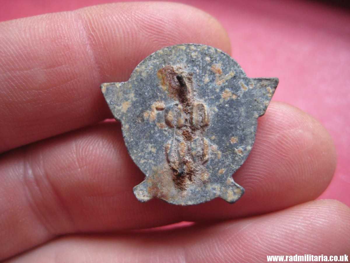 & WW2 small nazi GERMAN Police Eagle BADGE with date 1942 - metal detecting find. - Image 3