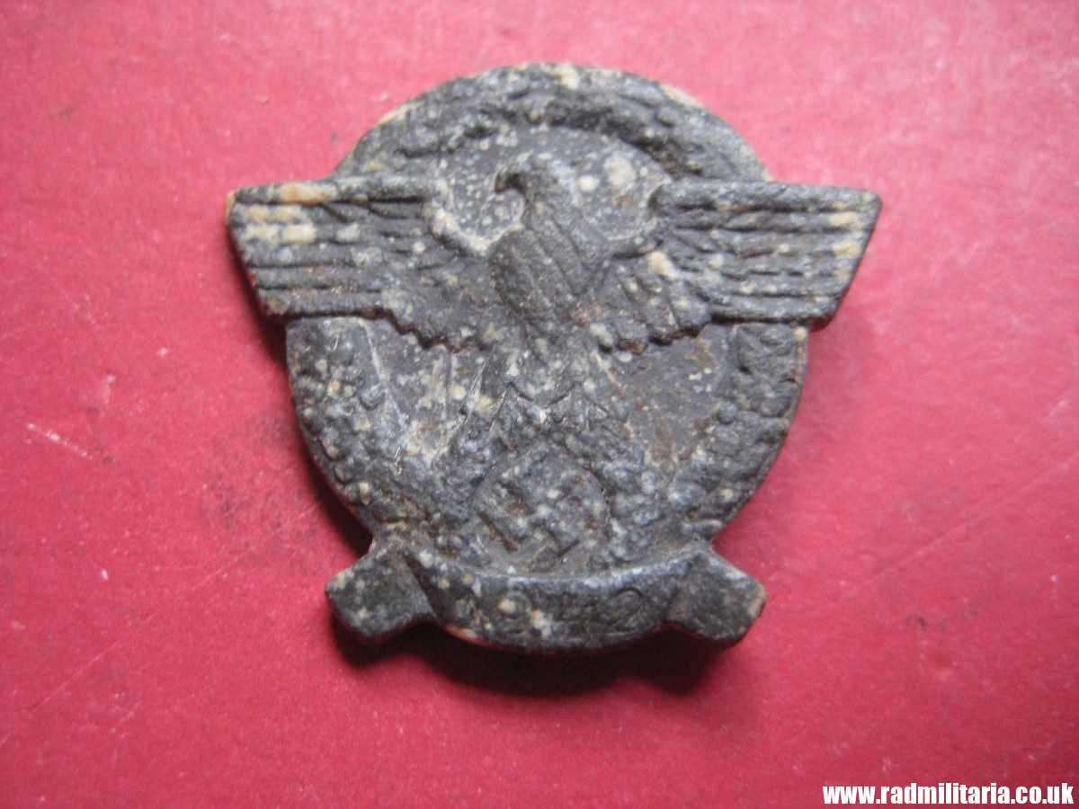 & WW2 small nazi GERMAN Police Eagle BADGE with date 1942 - metal detecting find.
