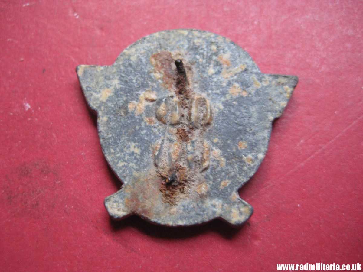 & WW2 small nazi GERMAN Police Eagle BADGE with date 1942 - metal detecting find. - Image 5