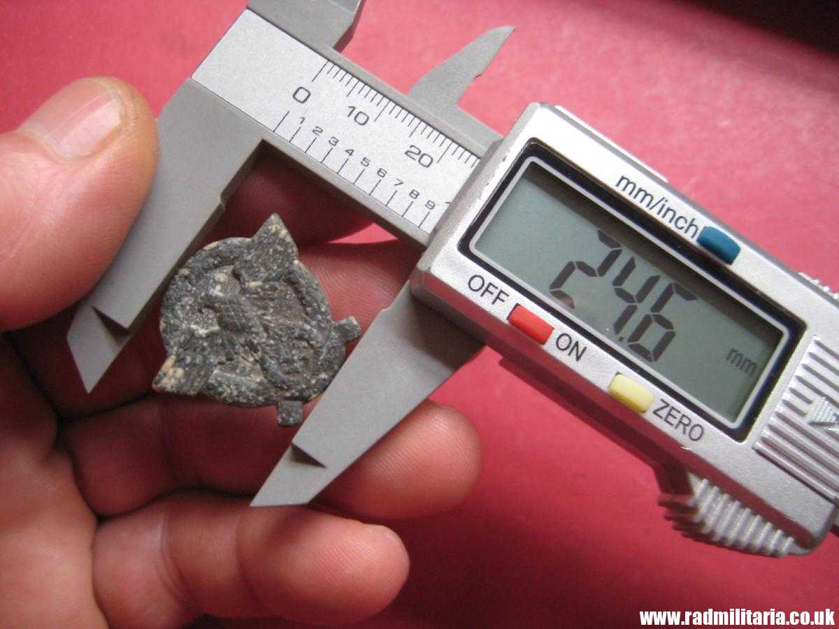 & WW2 small nazi GERMAN Police Eagle BADGE with date 1942 - metal detecting find. - Image 8