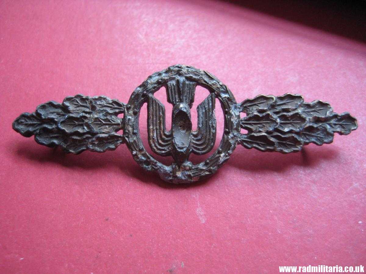 SOLD & WW2 original LUFTWAFFE BADGE: Squadron Clasp for Bomber Pilots, poor condition - metal detecting find..*****..