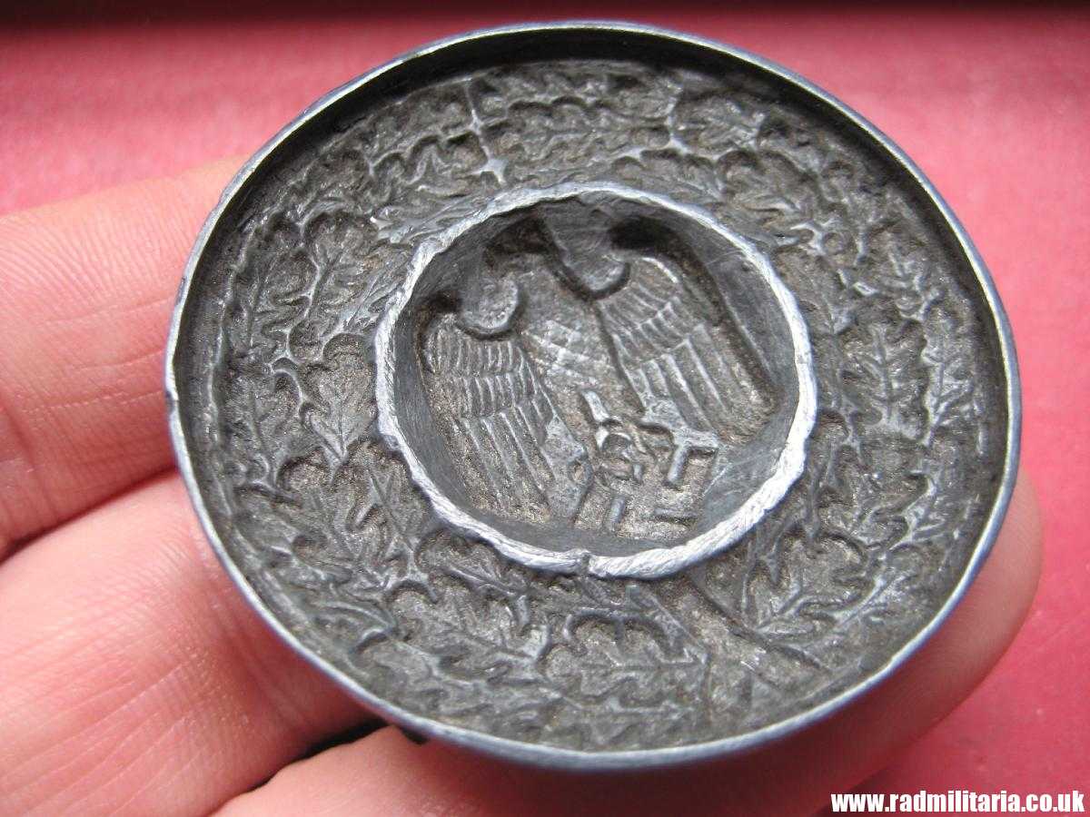 & WW2 zinc GERMAN BELT BUCKLE - damaged. - Image 5
