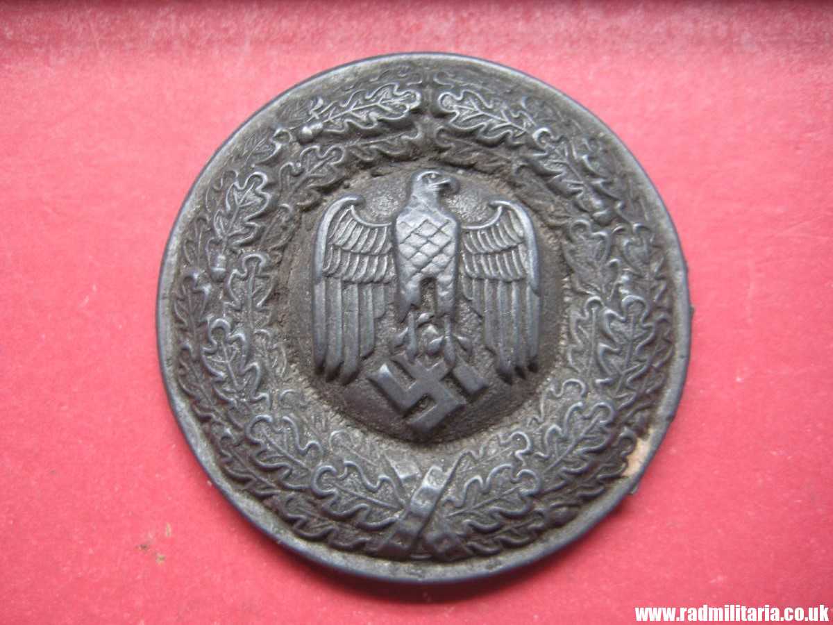 & WW2 zinc GERMAN BELT BUCKLE - damaged. - Image 12