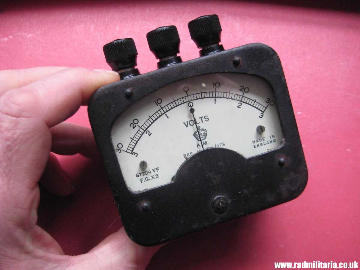 & WW2 British A.M. Air Ministry INDICATOR - VOLTS A.M. 1943 Ref. No. 5 A/878