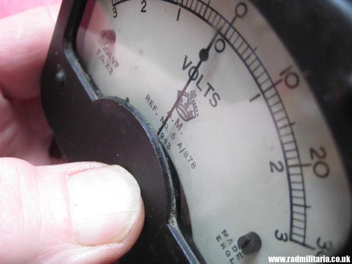 & WW2 British A.M. Air Ministry INDICATOR - VOLTS A.M. 1943 Ref. No. 5 A/878 - Image 7