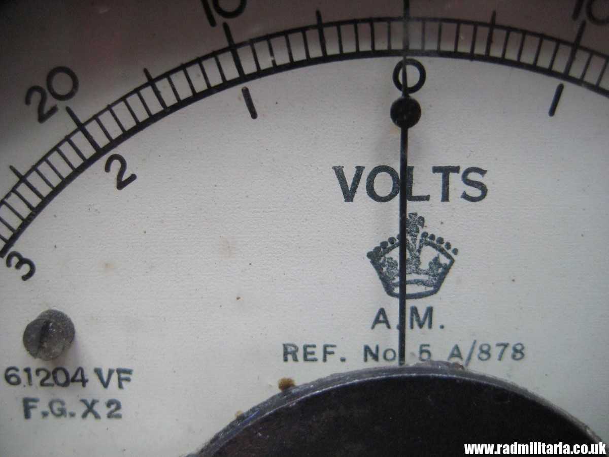 & WW2 British A.M. Air Ministry INDICATOR - VOLTS A.M. 1943 Ref. No. 5 A/878 - Image 9