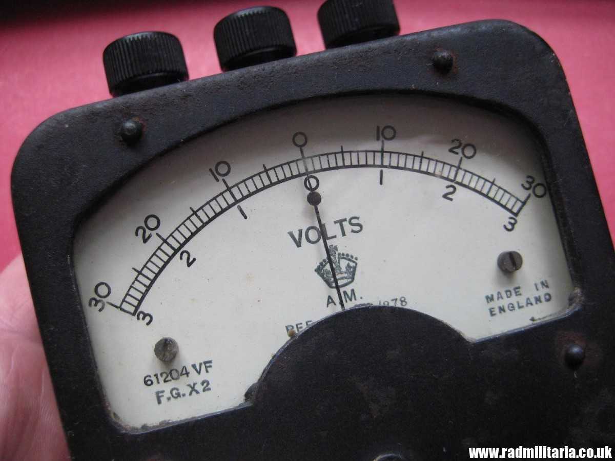 & WW2 British A.M. Air Ministry INDICATOR - VOLTS A.M. 1943 Ref. No. 5 A/878 - Image 11