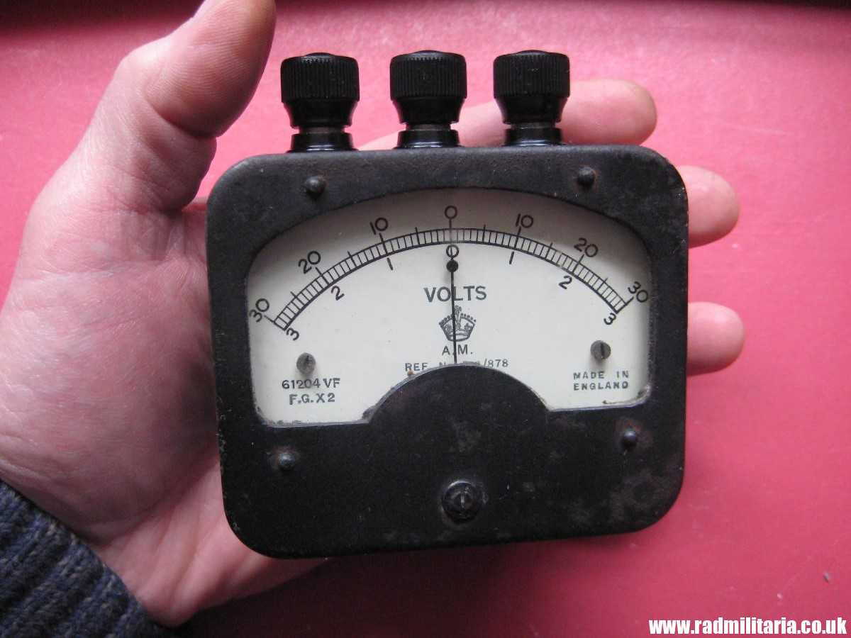 & WW2 British A.M. Air Ministry INDICATOR - VOLTS A.M. 1943 Ref. No. 5 A/878 - Image 2