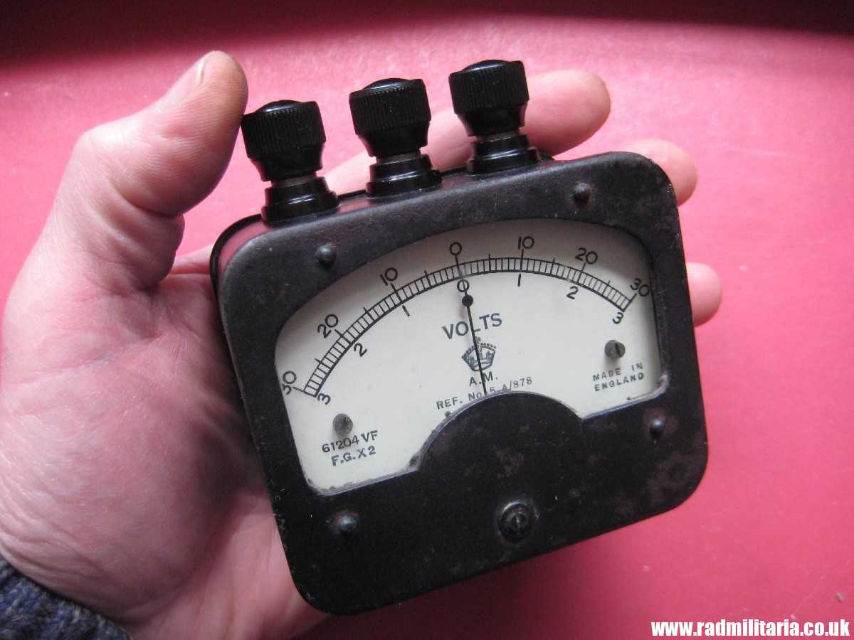 & WW2 British A.M. Air Ministry INDICATOR - VOLTS A.M. 1943 Ref. No. 5 A/878 - Image 12