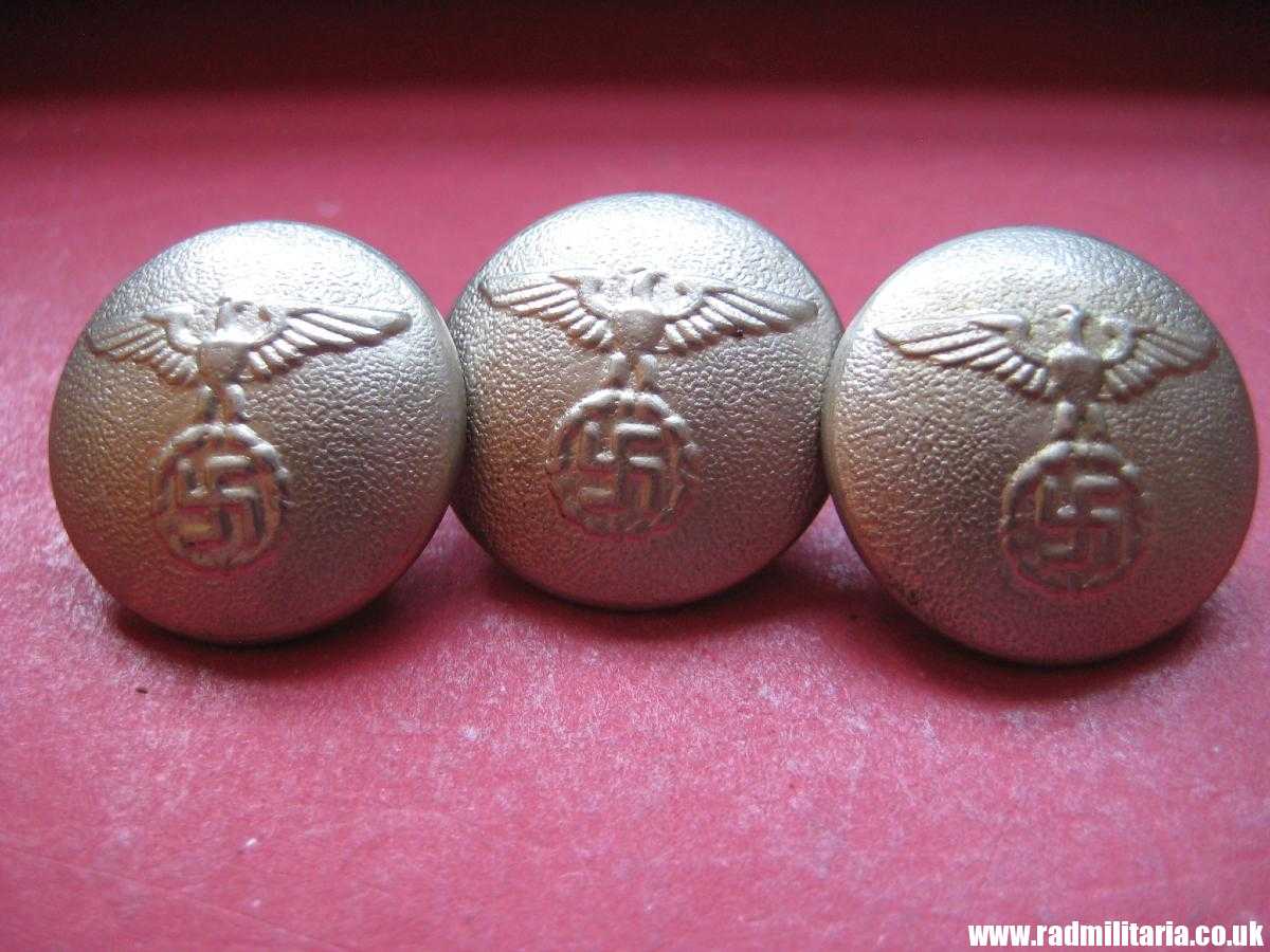 & SET of 3 NSDAP BUTTONS made of white metal in perfect condition. - Image 5